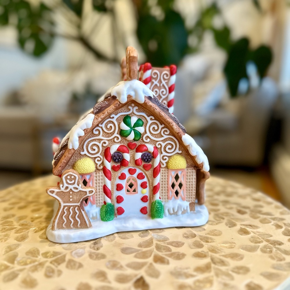 NWT Ceramic Gingerbread Christmas Holiday Tealight House - Picture 12 of 13